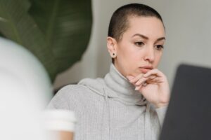 Как привлечь деньги в свою жизнь: работают ли денежные аффирмации