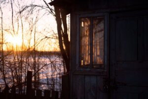 Почему люди заедают эмоции: причины эмоционального переедания и потери аппетита
